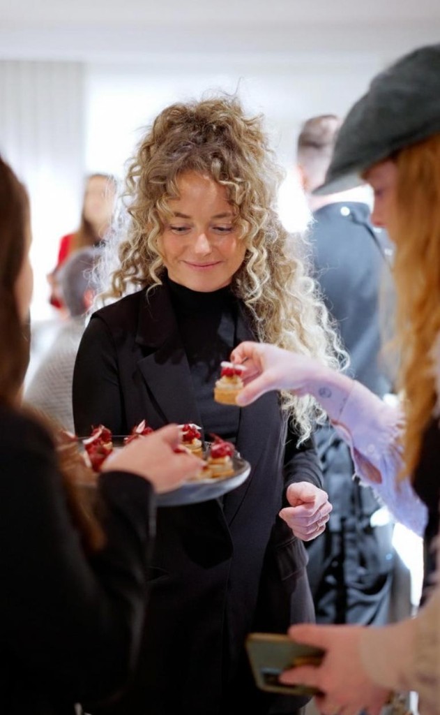 Professionele horecamedewerker van Chefs Connect aan het werk in Breda